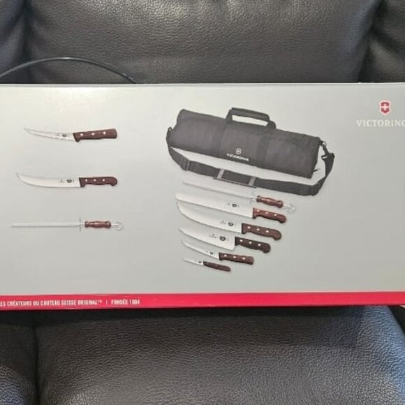 Brand New Victorinox Wood BBQ Set with Carry Case - Picture 5 of 5